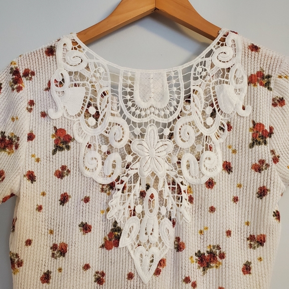 ULTRA FLIRT JUNIORS' FLORAL LACE-BACK T-SHIRT - Picture 6 of 8